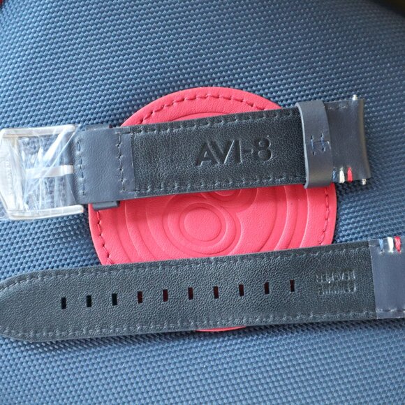 AVI-8 P51 Mustang Jubilee Limited Edition Watch (White Dial/Silver Band) - Picture 4 of 11